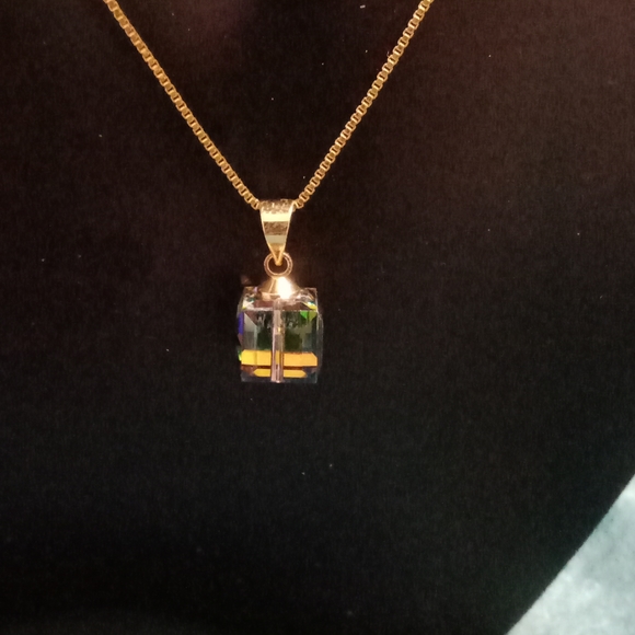 Austria Crystal Cube Necklace and Earrings - Picture 4 of 4